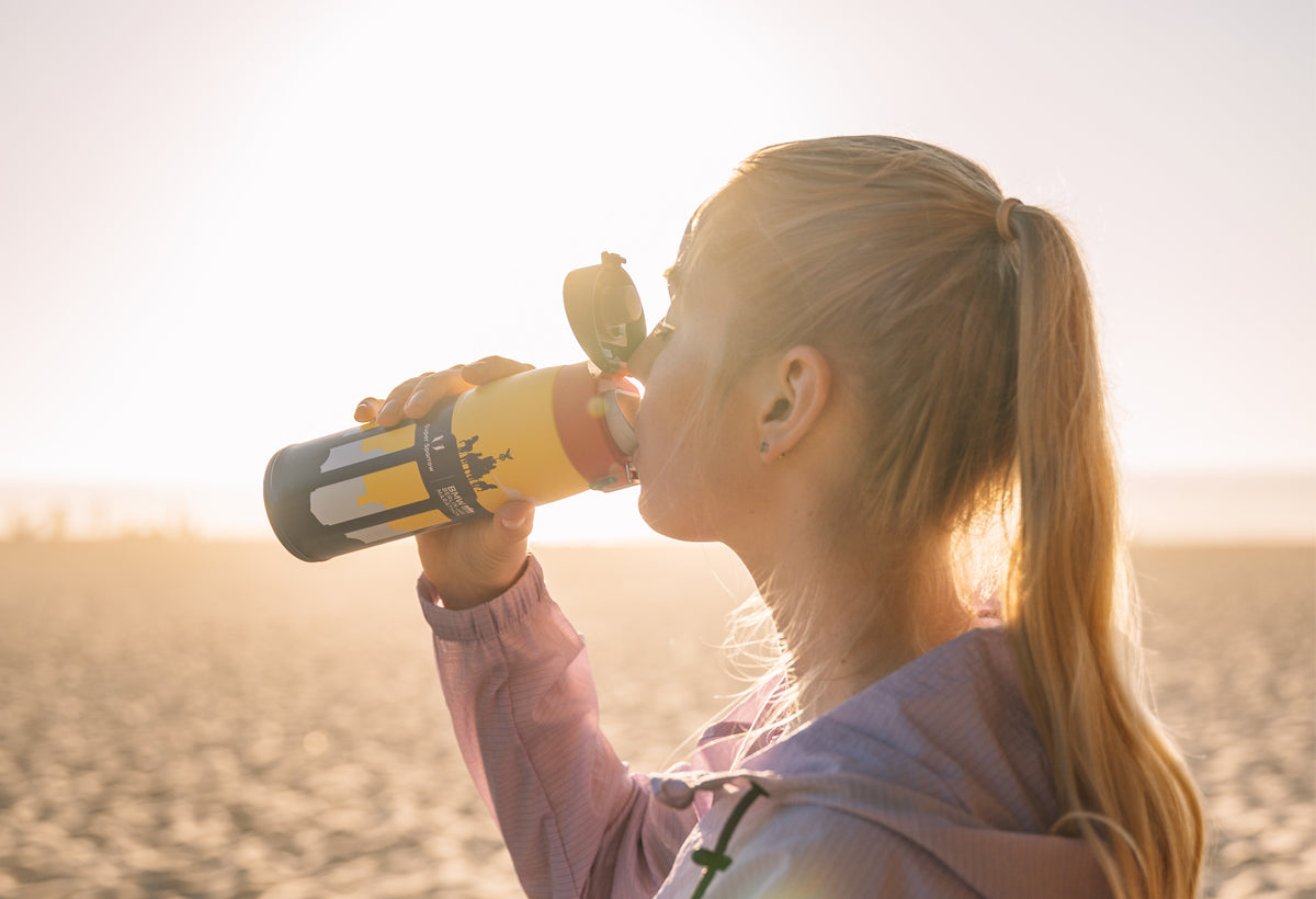 BMW BERLIN-MARATHON COLLECTION，TwinSip™ Mug ——One-handed Hydration on the go.